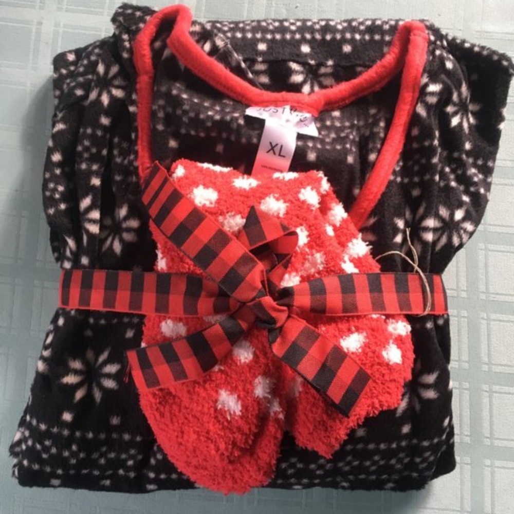 Christmas fleece nightie and socks. NWT